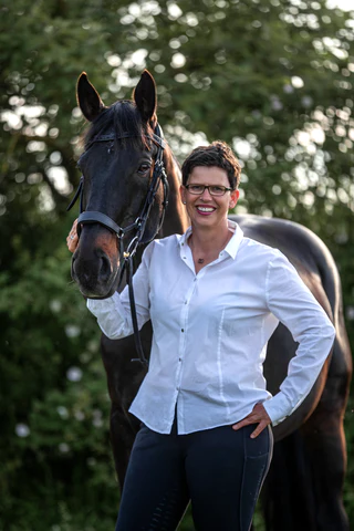 Helle Kleven, Human- und Tierphysiotherapeutin und Gründerin des Helle Kleven Shops für pferdegerechte Ausrüstung